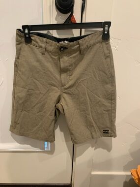 Billabong Men’s Khaki Flat Front crossfire submersible size 26 great condition
